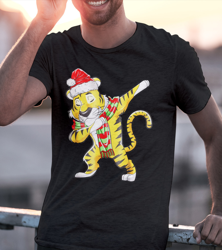 Dabbing Tiger Santa In Santa Hat And Festive Scarf T-Shirt