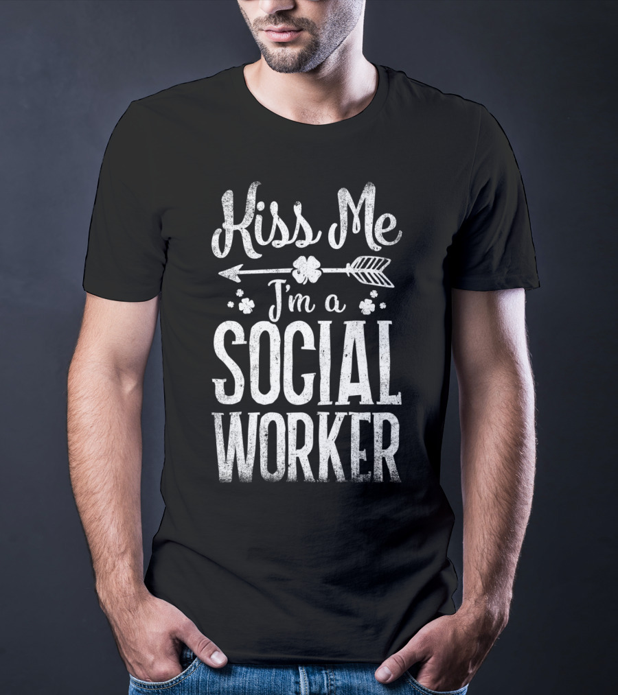 Kiss Me I'm A Social Worker Arrow And Shamrocks T-Shirt
