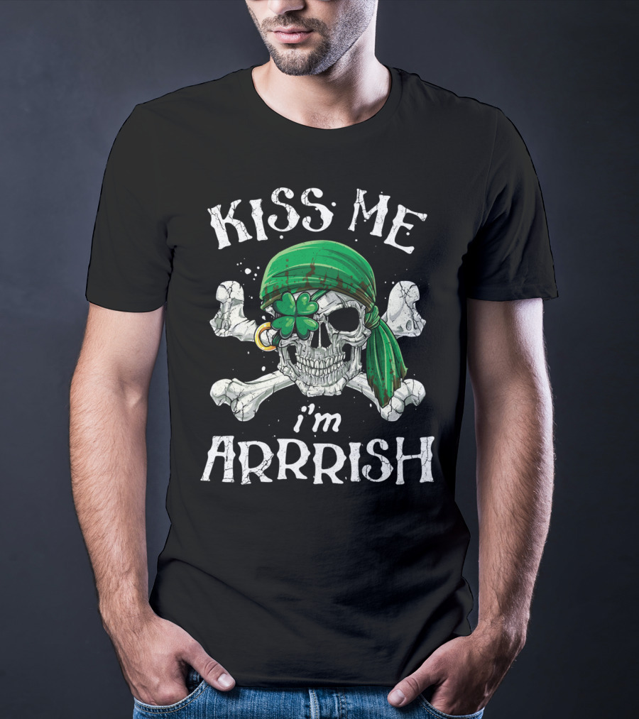 Kiss Me I'm Arrrish St Patricks Day Skull Pirate With Shamrock And Crossbones T-Shirt