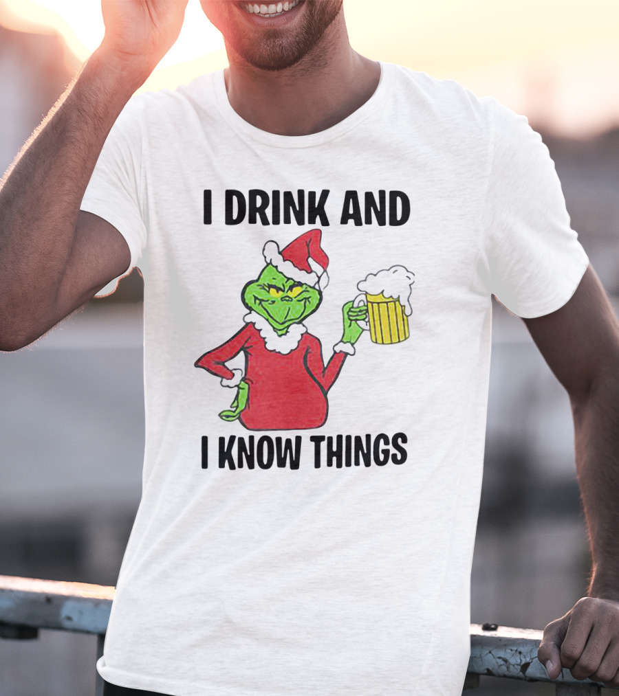 Grinch Santa Holding Beer I Drink And I Know Things T-Shirt