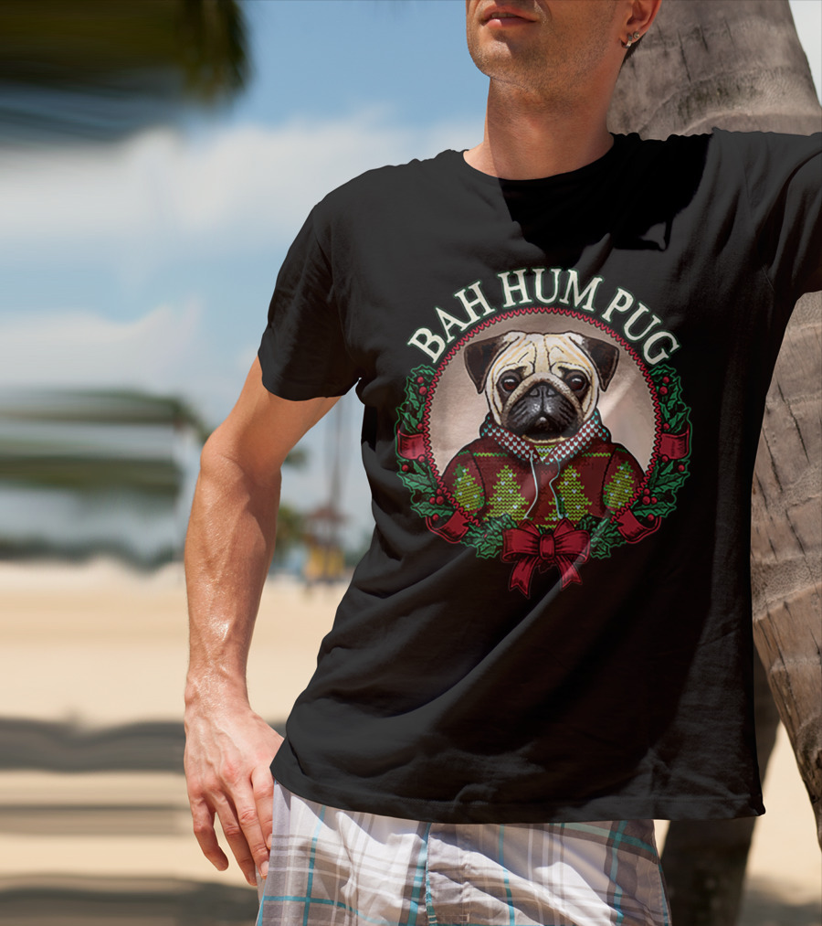 Bah Hum Pug Christmas Pun With Pug In Festive Wreath T-Shirt