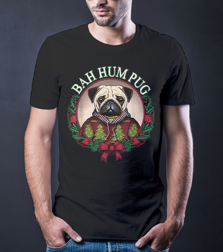 Bah Hum Pug Christmas Pun With Pug In Festive Wreath T-Shirt