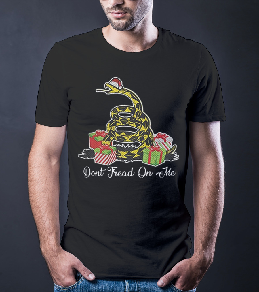 Dont Fread On Me Santa Hat Snake With Christmas Gifts T-Shirt