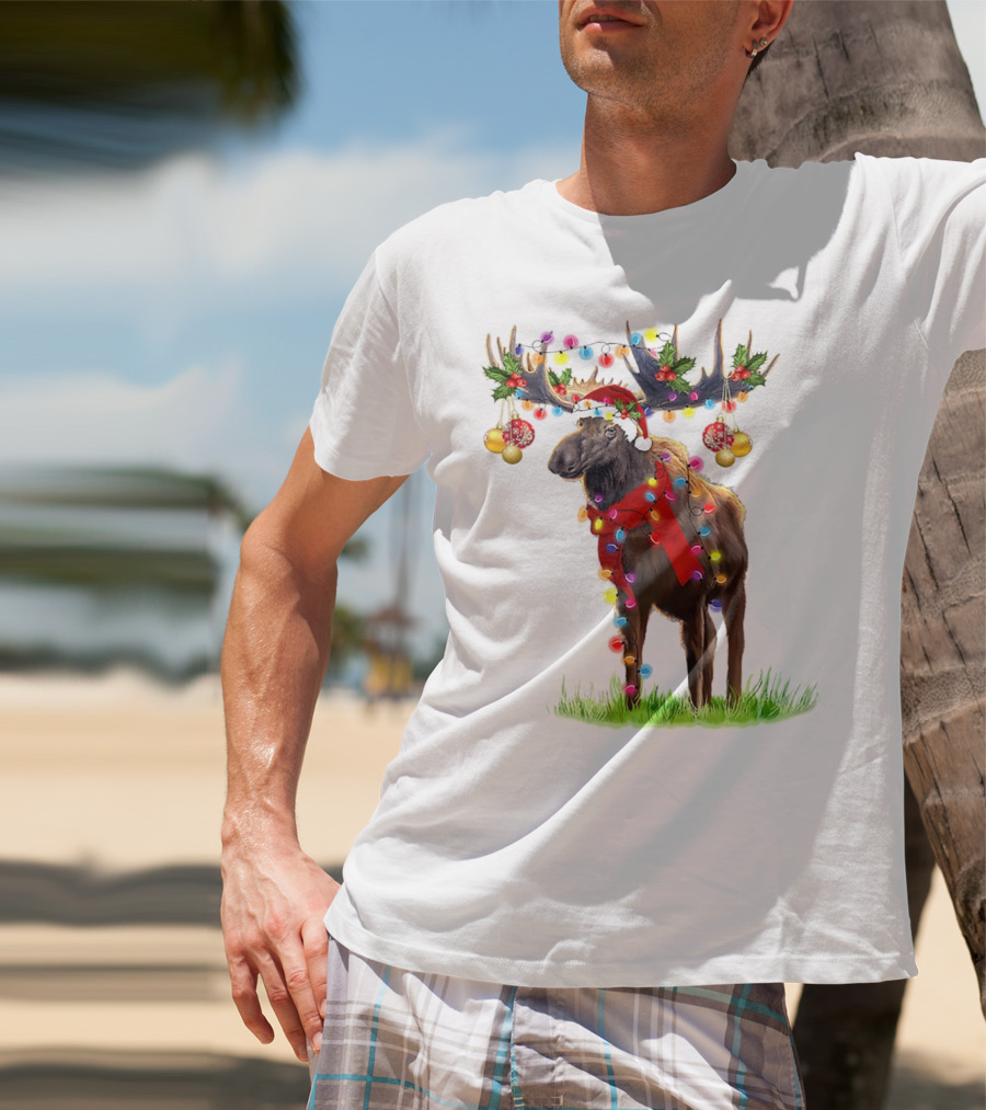 Moose Santa Reindeer Christmas Lights Holiday Décor T-Shirt