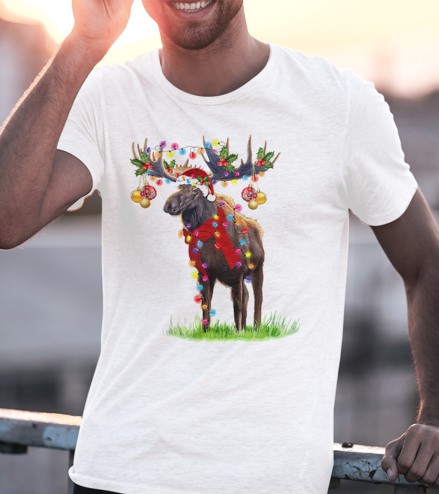 Moose Santa Reindeer Christmas Lights Holiday Décor T-Shirt