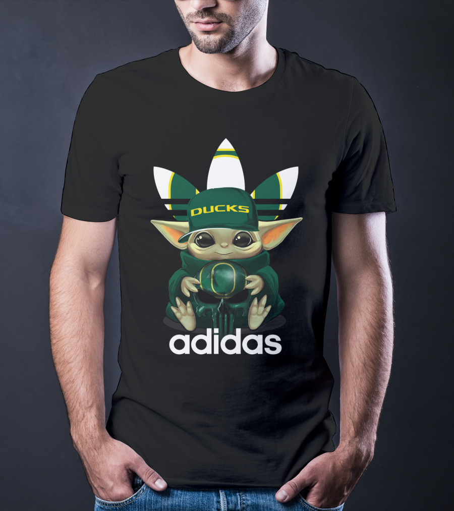 Oregon Ducks Baby Yoda With Green Hat And Oregon T-Shirt