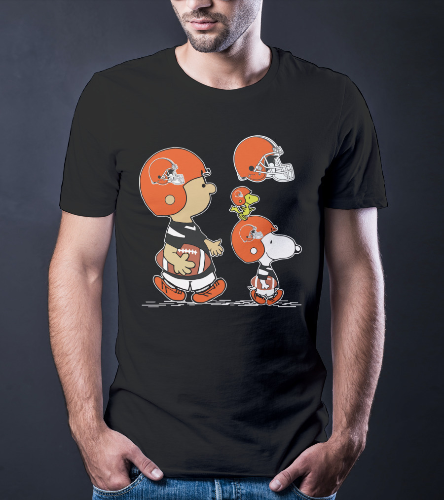 Browns Charlie Brown Snoopy Woodstock Football Helmets T-Shirt