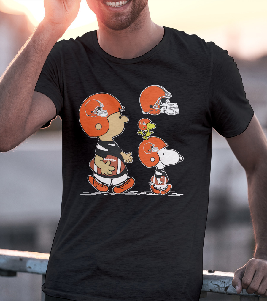 Browns Charlie Brown Snoopy Woodstock Football Helmets T-Shirt