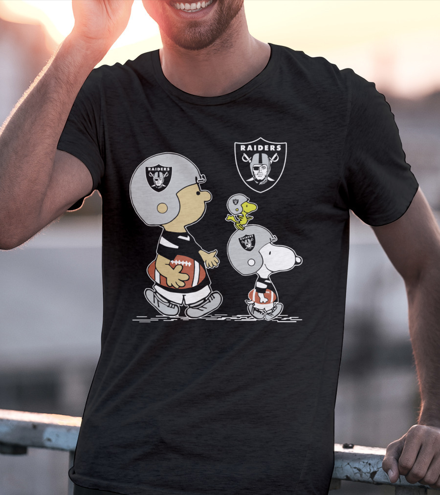 Raiders Snoopy Charlie Brown Woodstock Football Team Helmets T-Shirt