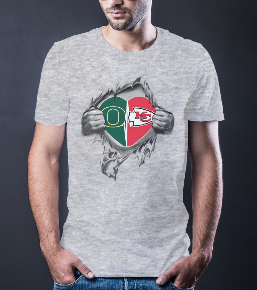 Oregon Ducks Kansas City Chiefs Heart Torn Fabric T-Shirt