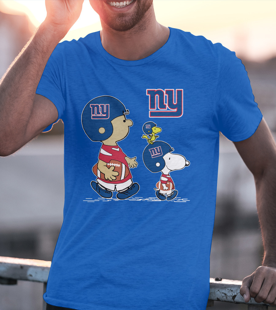 New York Giants Peanuts Snoopy Football T-Shirt