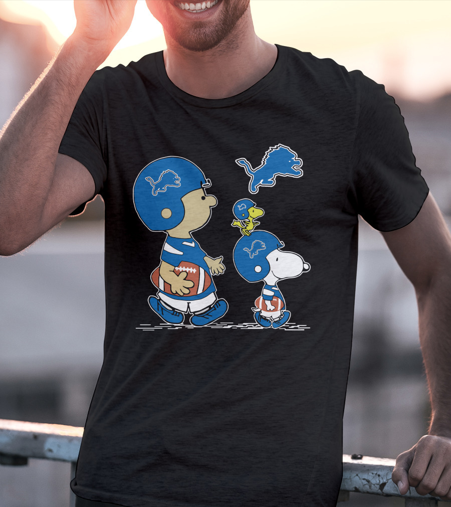 Lions Snoopy Woodstock Football Charlie Brown Helmet Rugby Peanuts Characters NFL T-Shirt