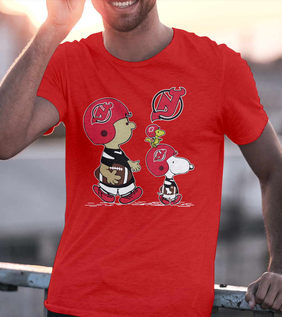 New Jersey Devils Snoopy And Woodstock Football Helmet T-Shirt