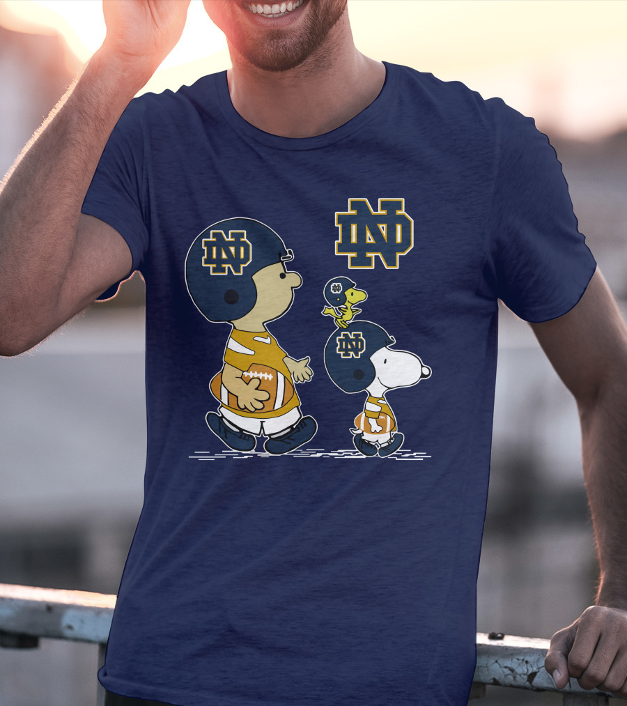 Notre Dame Fighting Irish Peanuts Characters Football Fan Scene T-Shirt
