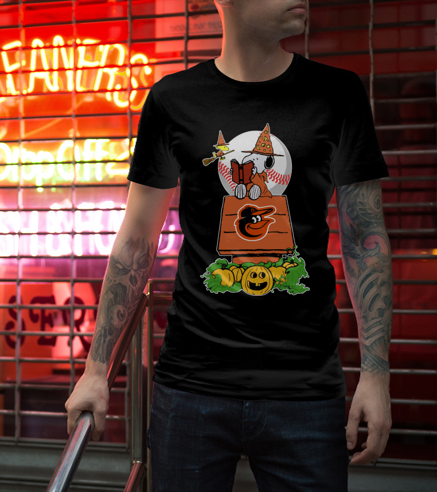 Baltimore Orioles Halloween Snoopy Reading On Doghouse With Woodstock And Pumpkins T-Shirt
