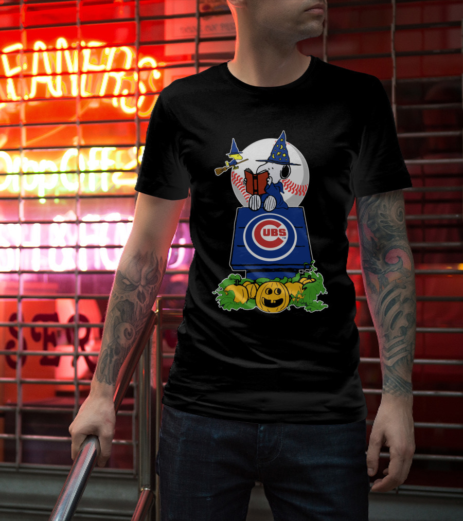 Snoopy Halloween Chicago Cubs With Baseball And Pumpkins T-Shirt