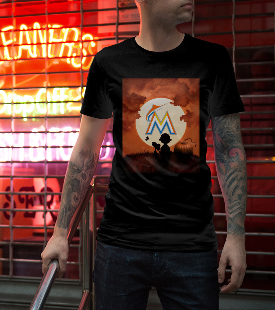 Halloween Miami Marlins Moonlit Silhouette And Pumpkin Scene T-Shirt