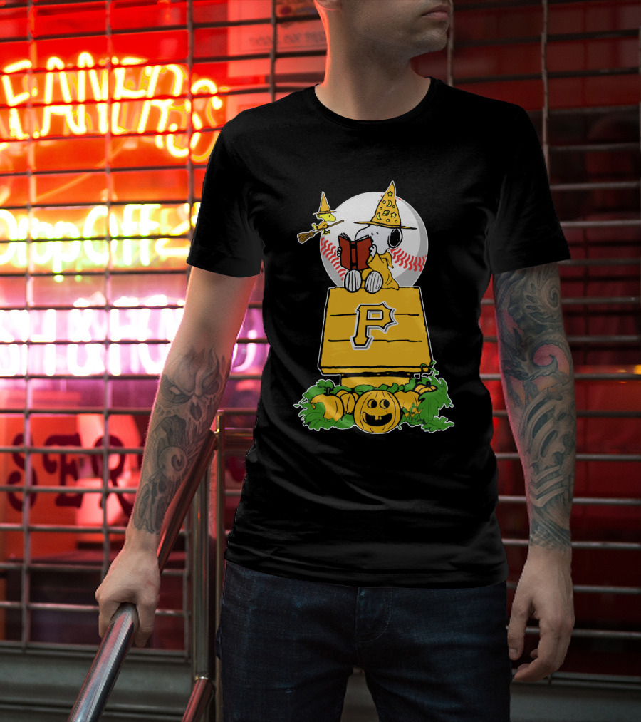 Snoopy Halloween Pittsburgh Pirates Peanuts Charlie Brown Pumpkin Moon Baseball T-Shirt