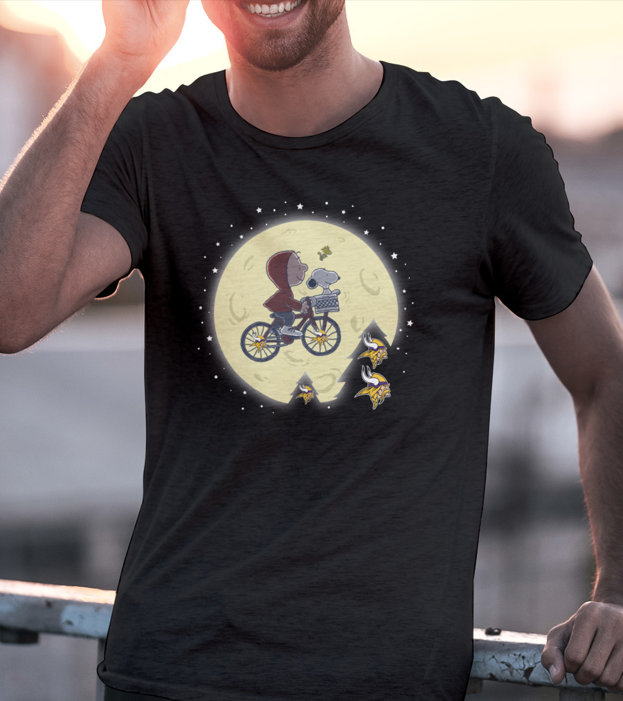 Halloween Minnesota Vikings Meets E.t. Moon Adventure With Peanuts Characters T-Shirt
