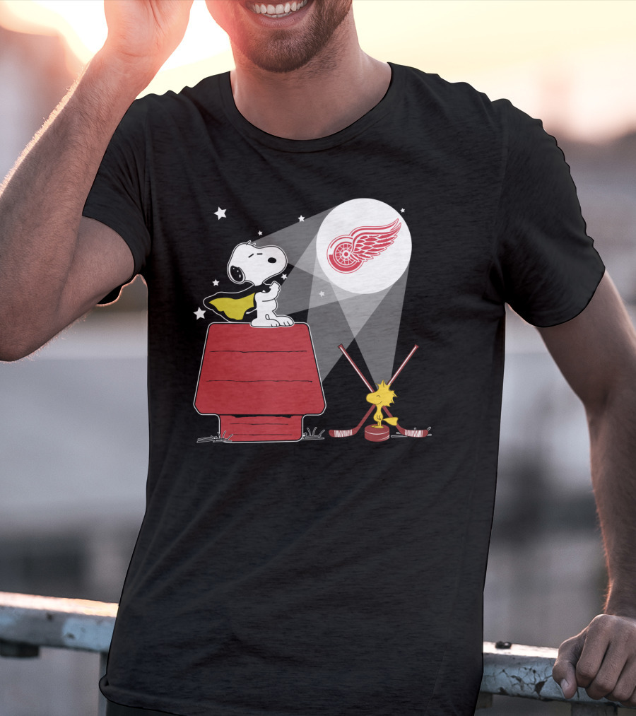 Detroit Red Wings Snoopy And Woodstock Moonlight Scene T-Shirt