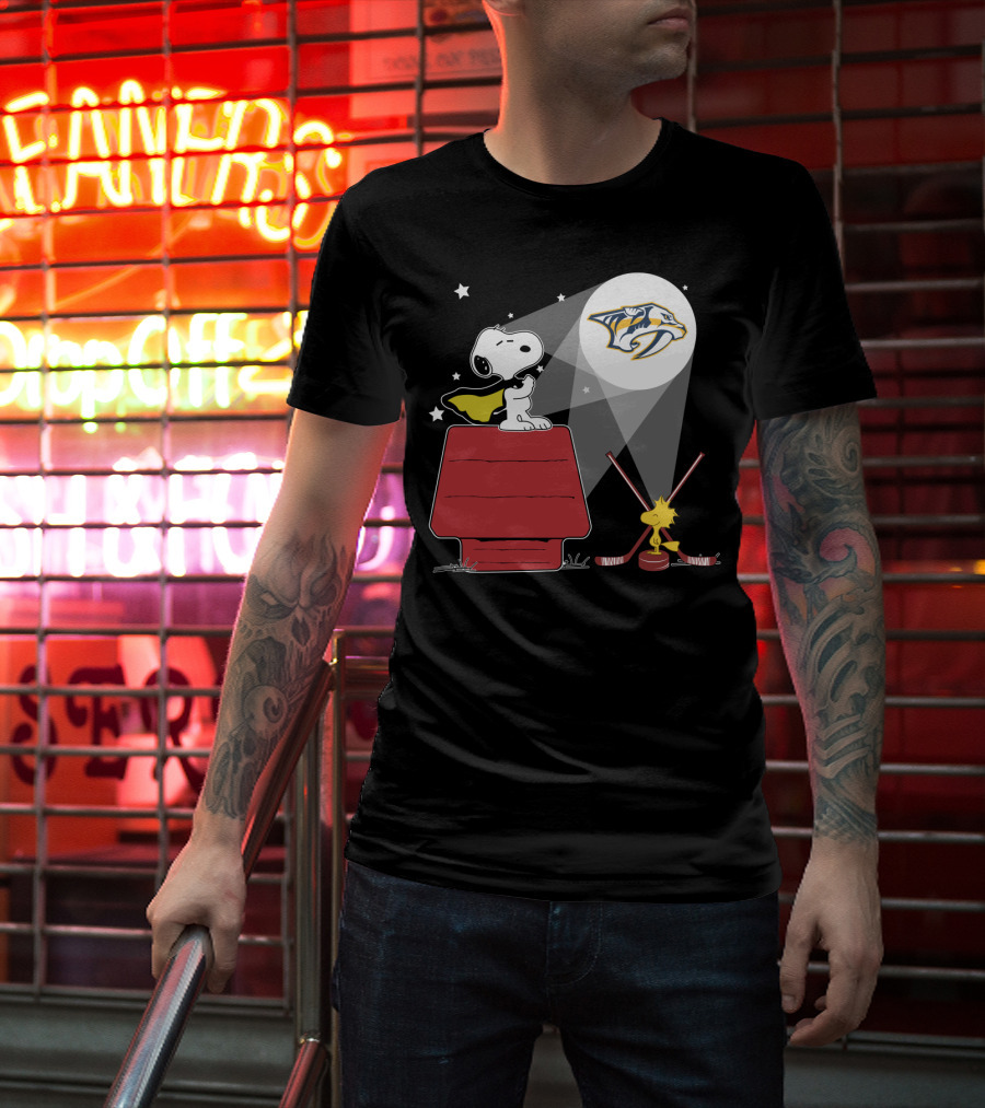 Nashville Predators Snoopy Woodstock Hockey Moonlight Scene T-Shirt