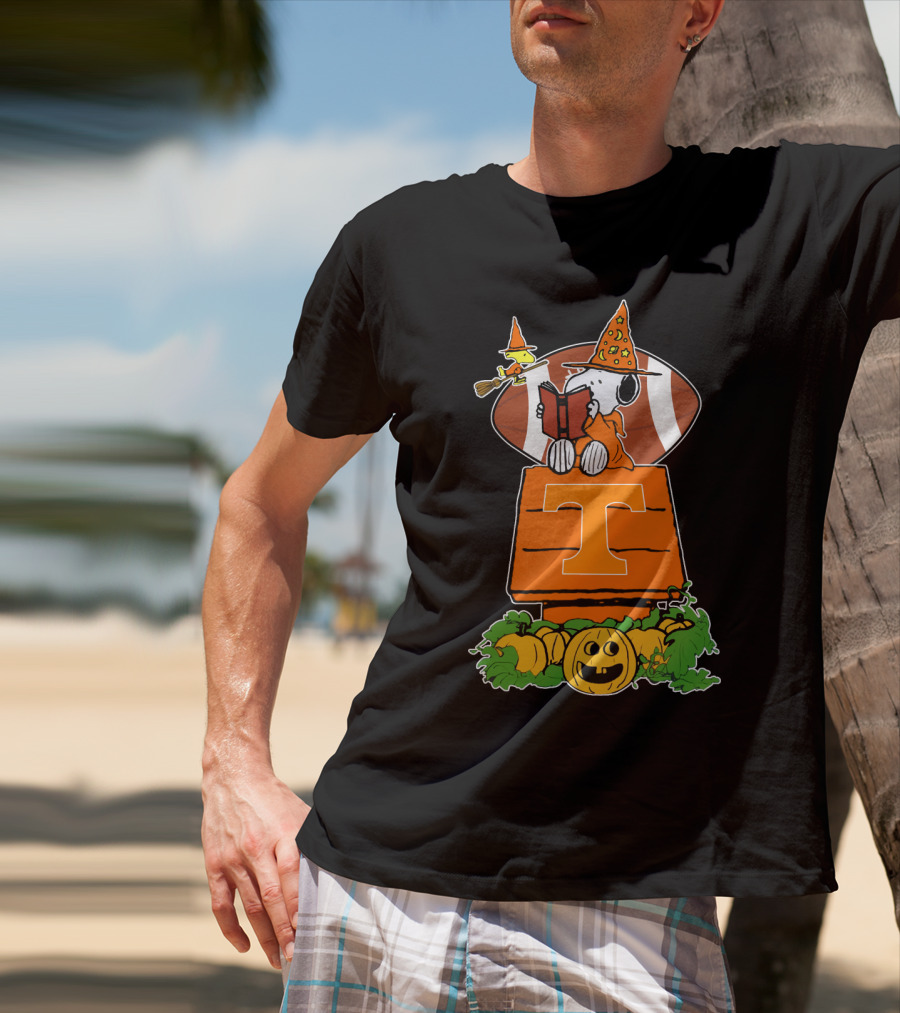 Halloween Tennessee Volunteers Football Peanuts Woodstock Snoopy Pumpkin T-Shirt