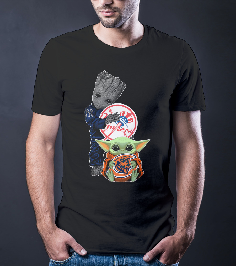 Yankees Groot And Baby Yoda Holding Chicago Bears T-Shirt