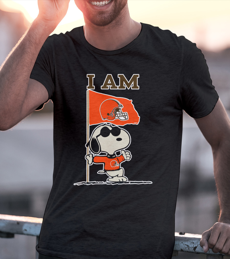 I Am Cleveland Browns Snoopy Football Flag T-Shirt