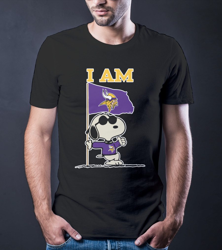 I Am Minnesota Vikings Snoopy T-Shirt