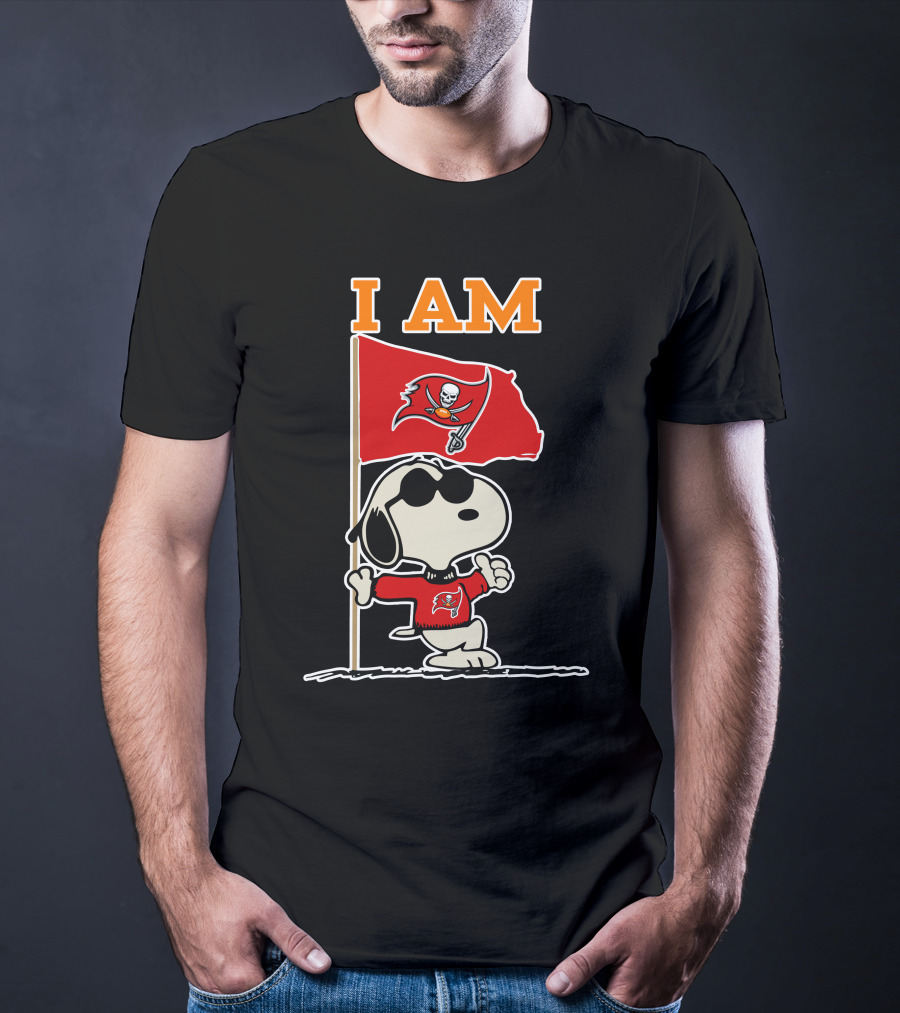 I Am Tampa Bay Buccaneers Snoopy Flag Nfl Football Fan T-Shirt