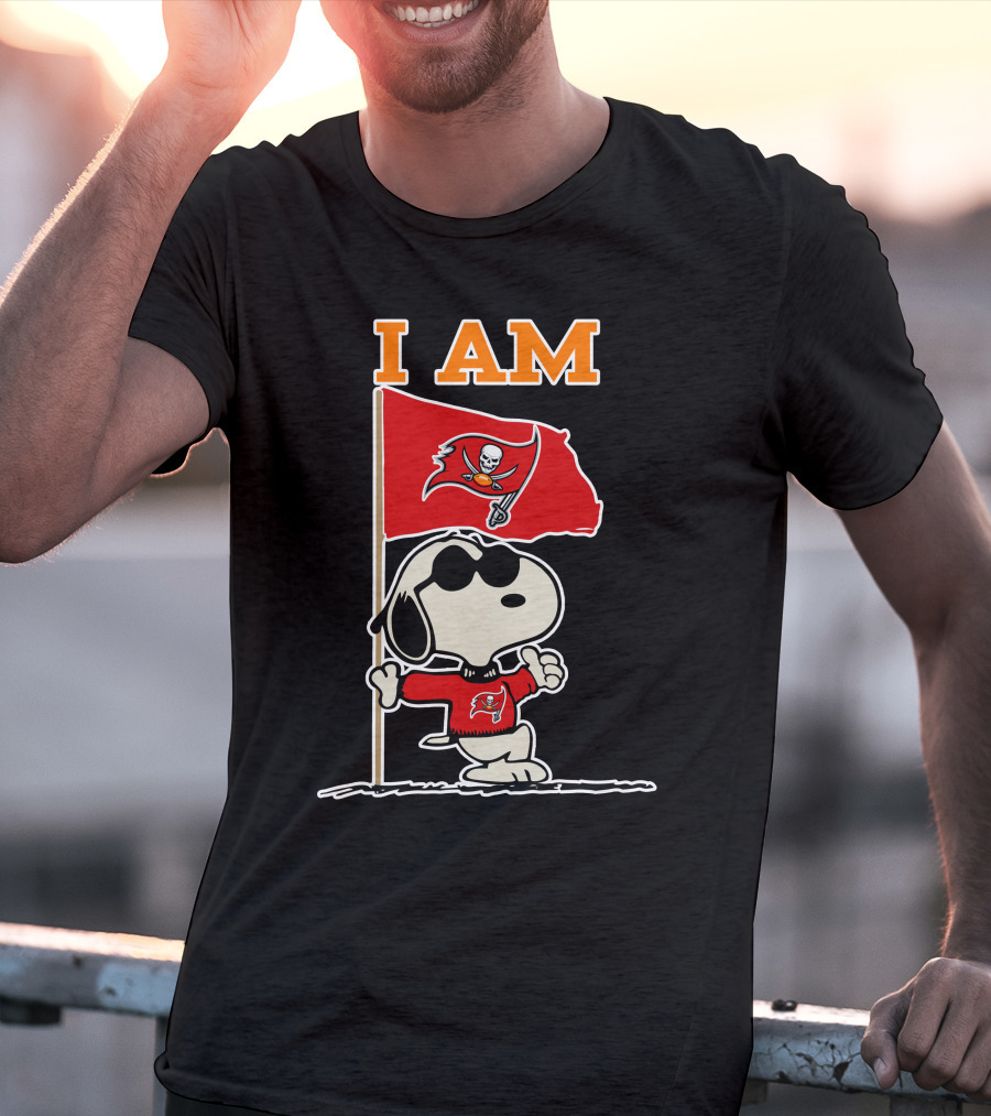 I Am Tampa Bay Buccaneers Snoopy Flag Nfl Football Fan T-Shirt