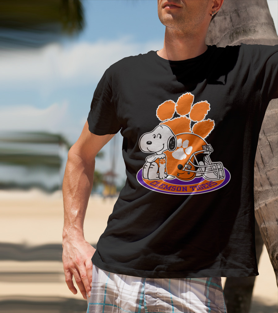 Clemson Tigers Snoopy Paw Print Helmet T-Shirt