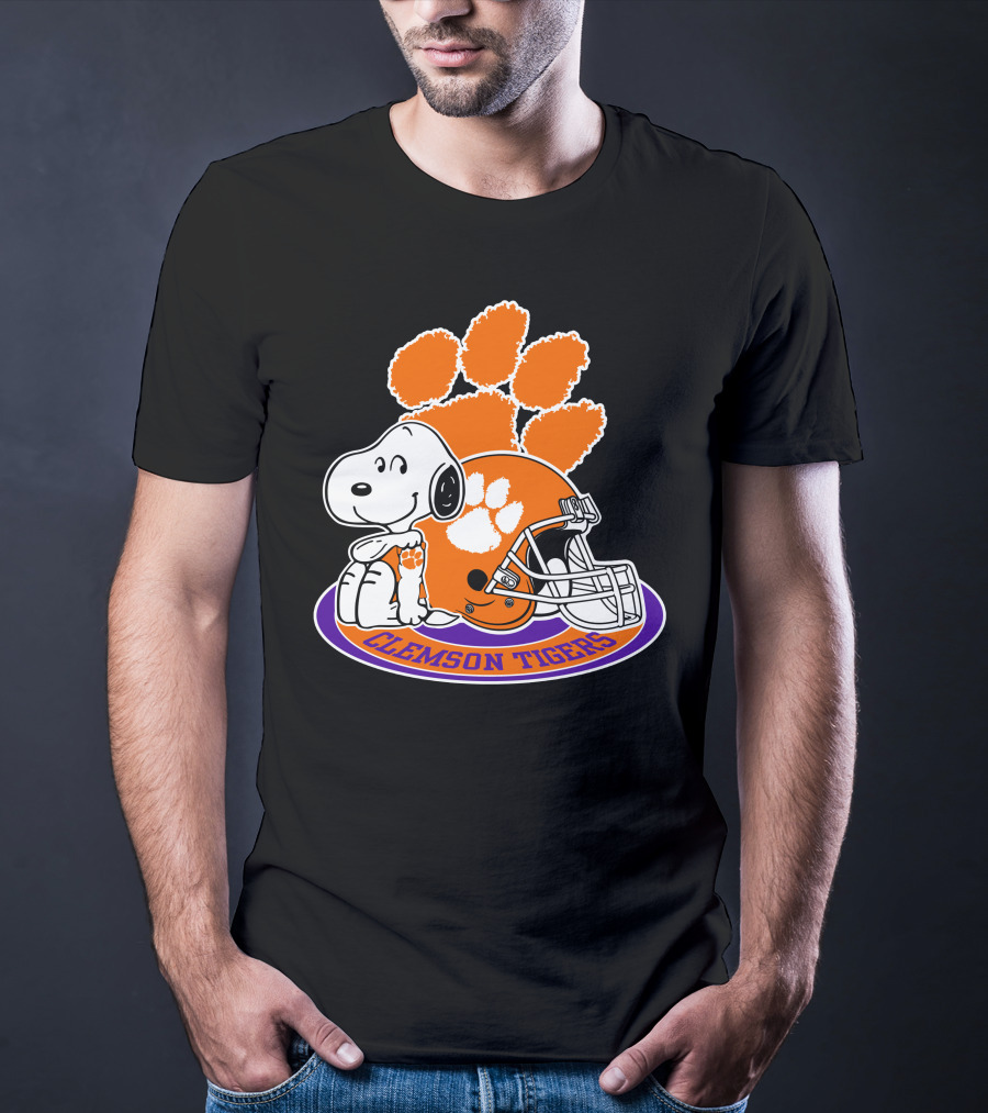 Clemson Tigers Snoopy Paw Print Helmet T-Shirt
