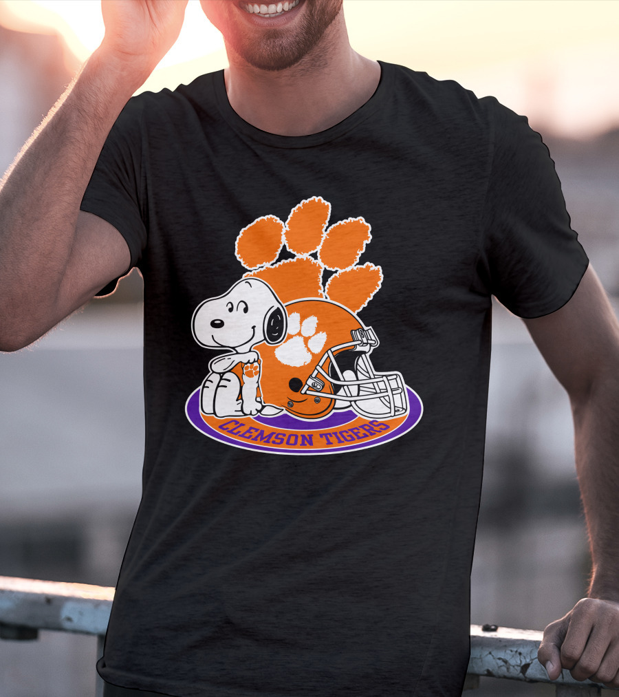 Clemson Tigers Snoopy Paw Print Helmet T-Shirt