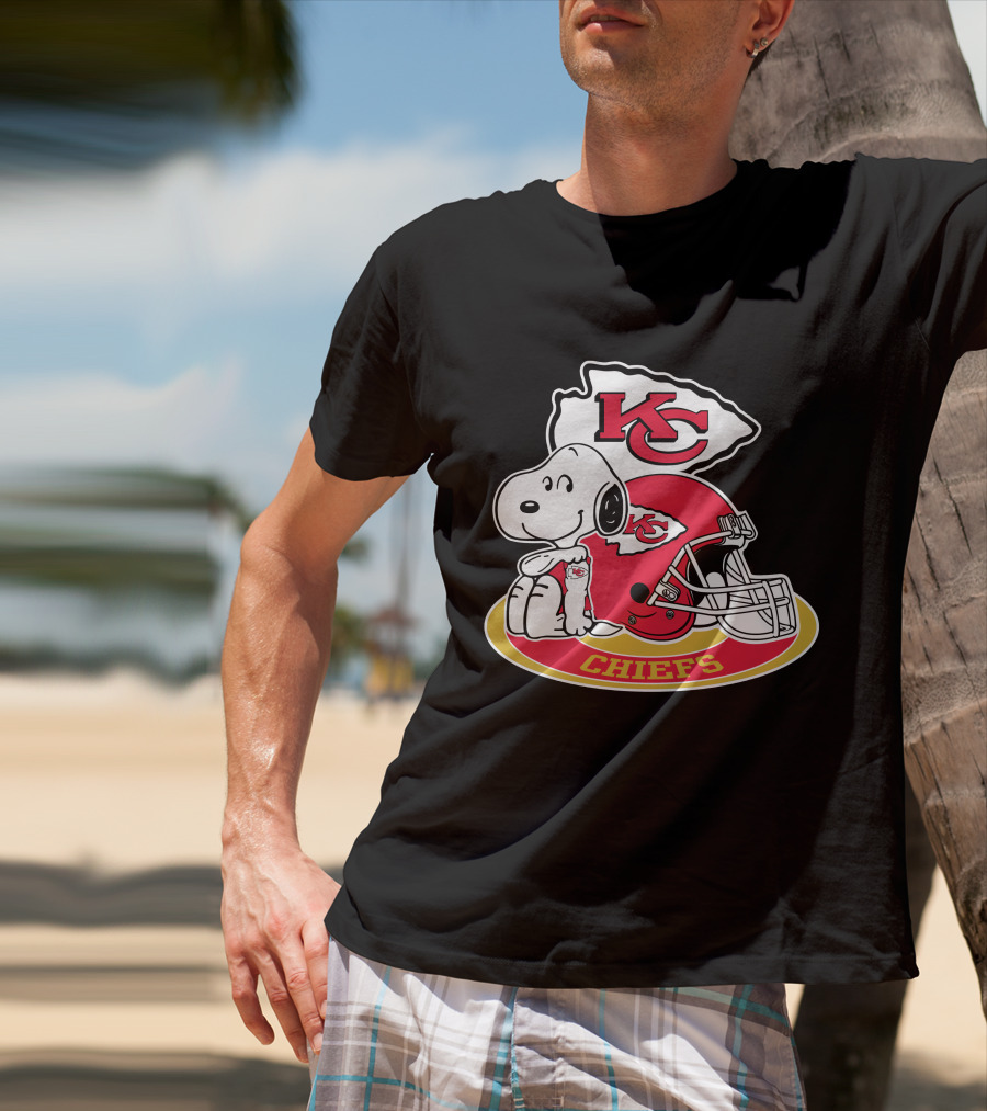 Kansas City Chiefs Snoopy Kc Arrowhead Helmet T-Shirt