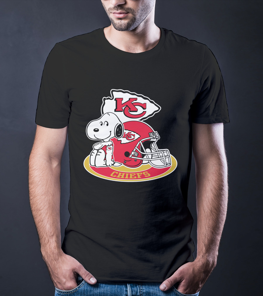 Kansas City Chiefs Snoopy Kc Arrowhead Helmet T-Shirt