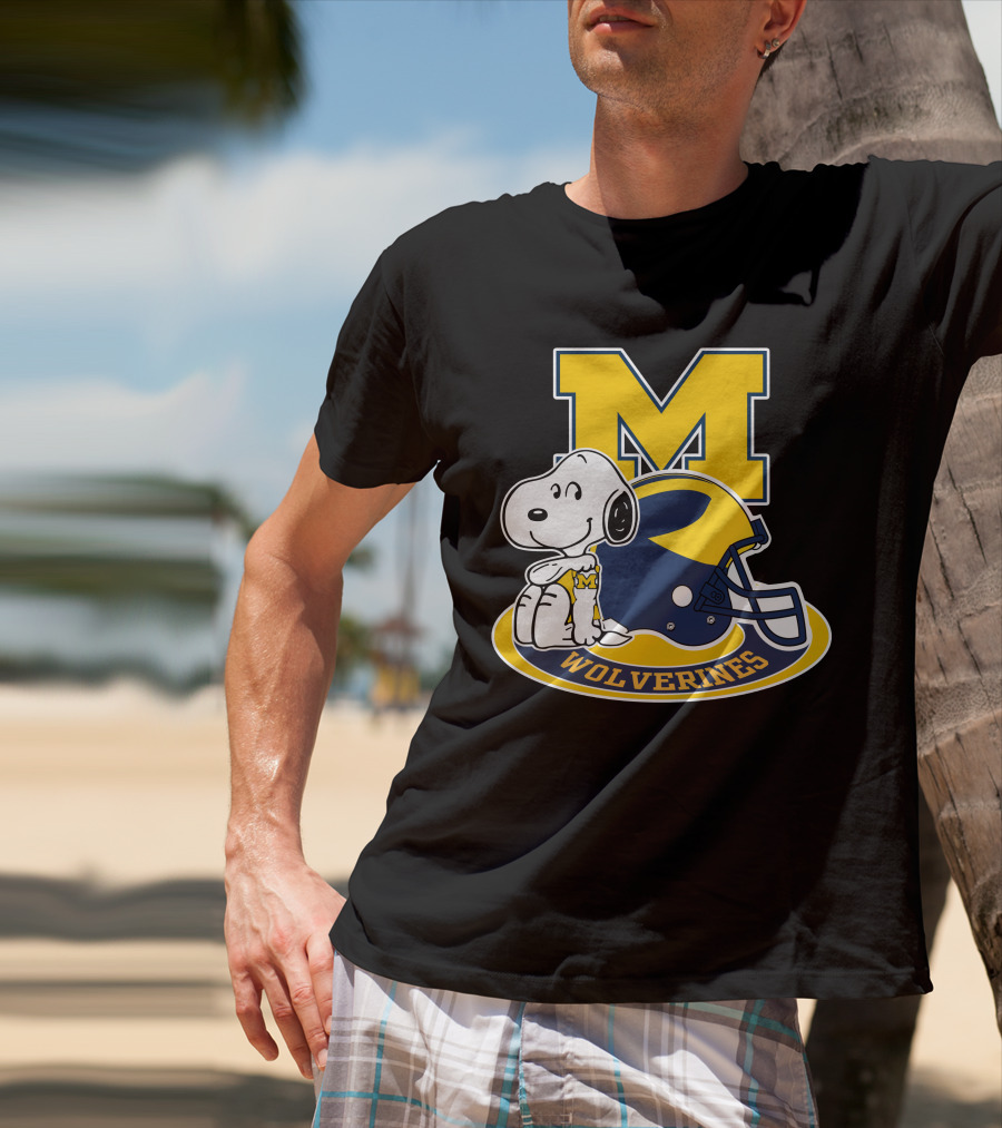 Michigan Wolverines Snoopy M Helmet T-Shirt