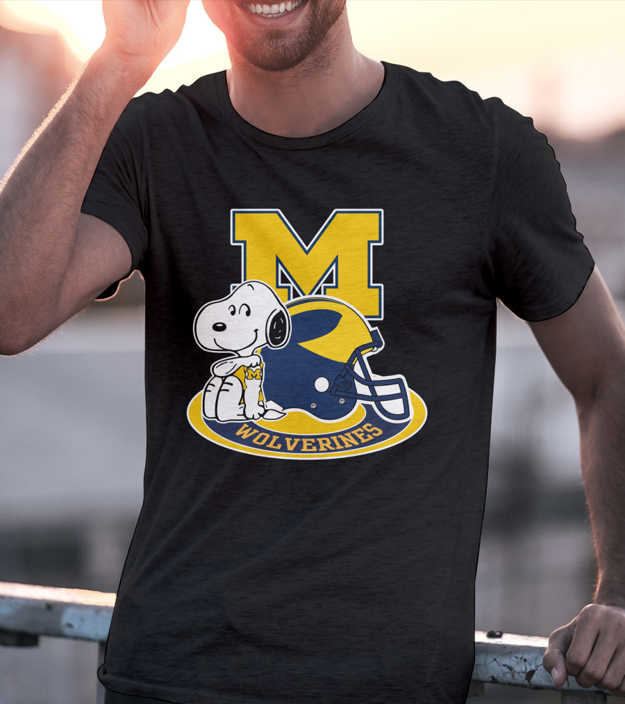 Michigan Wolverines Snoopy M Helmet T-Shirt