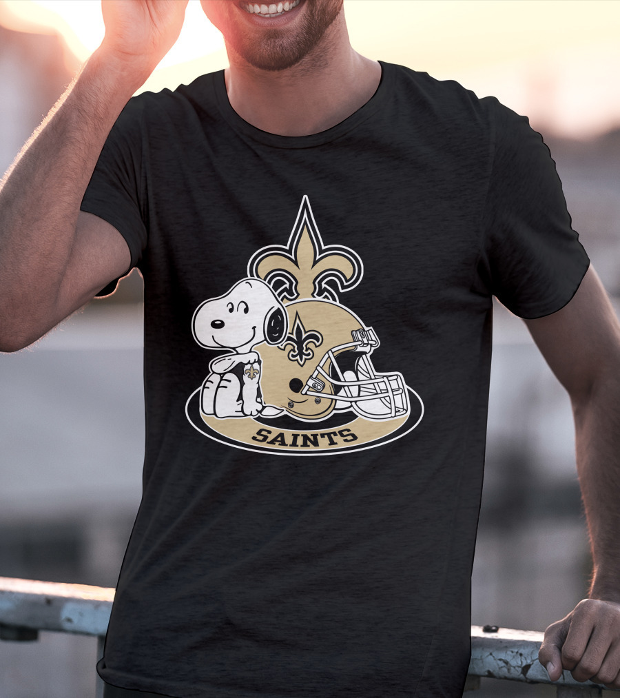 Snoopy New Orleans Saints Football Helmet Fleur-De-Lis T-Shirt