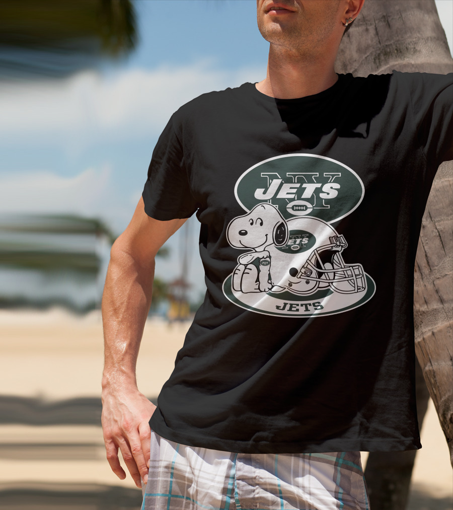 New York Jets Snoopy Football Helmet T-Shirt