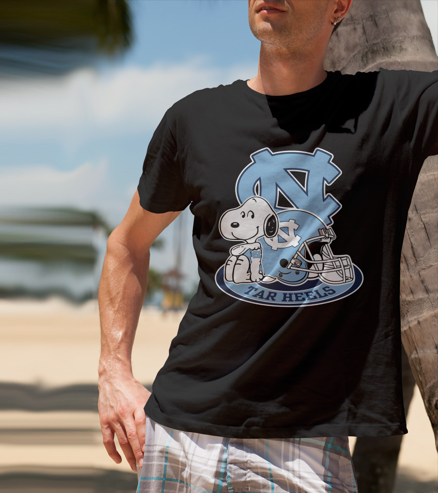 North Carolina Tar Heels Snoopy Football Helmet T-Shirt