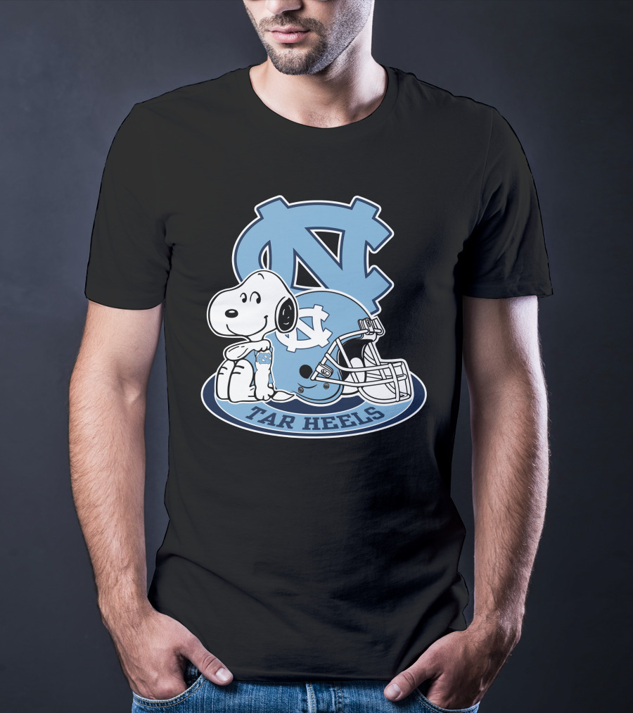 North Carolina Tar Heels Snoopy Football Helmet T-Shirt