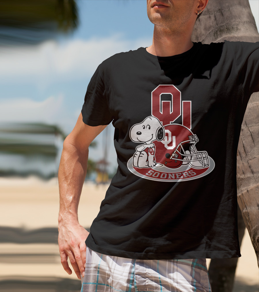 Oklahoma Sooners Snoopy Ou Helmet T-Shirt