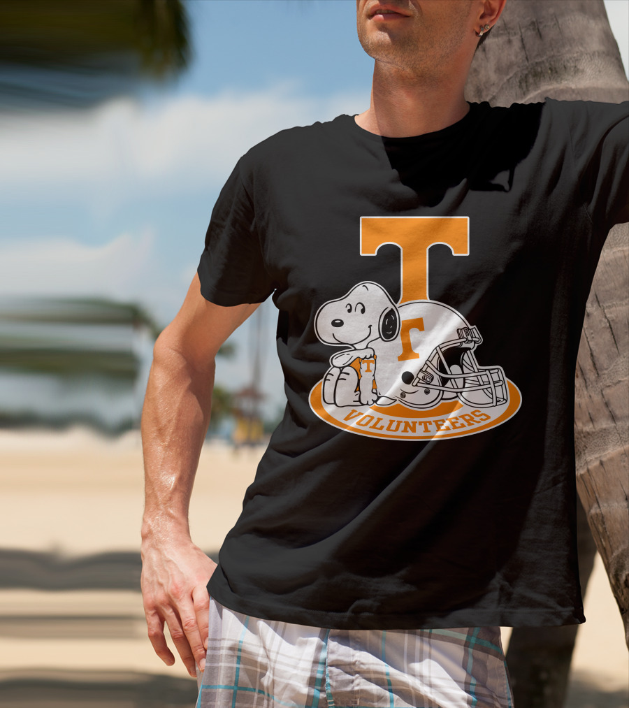 Snoopy Tennessee Volunteers Football Helmet T-Shirt