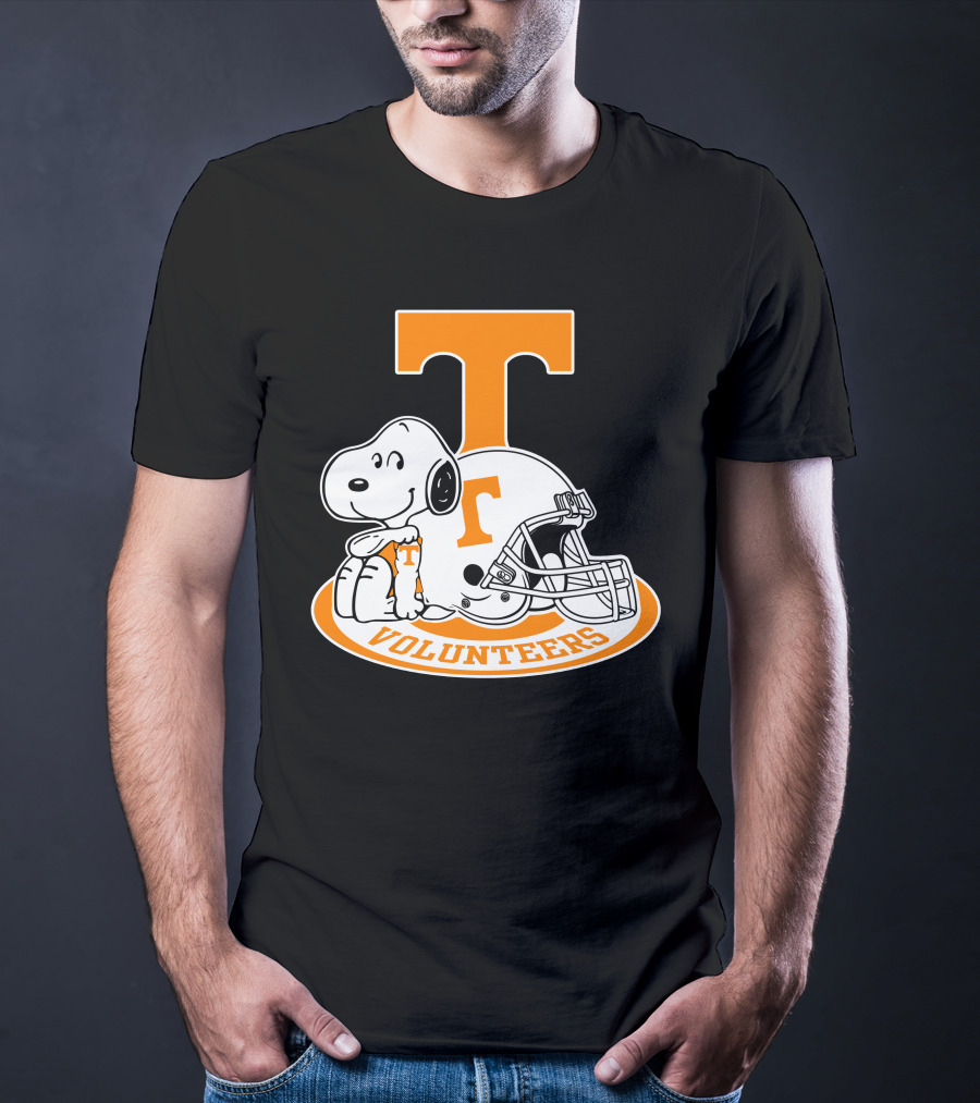 Snoopy Tennessee Volunteers Football Helmet T-Shirt