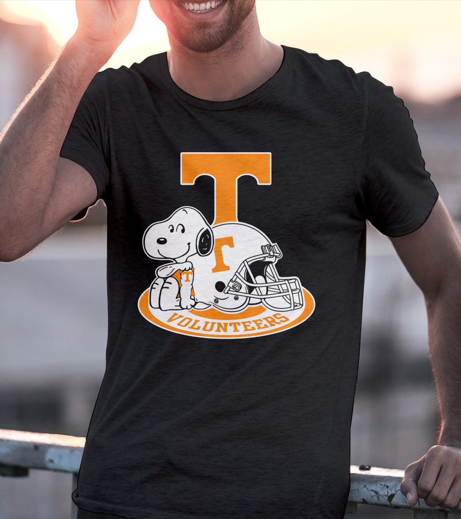 Snoopy Tennessee Volunteers Football Helmet T-Shirt