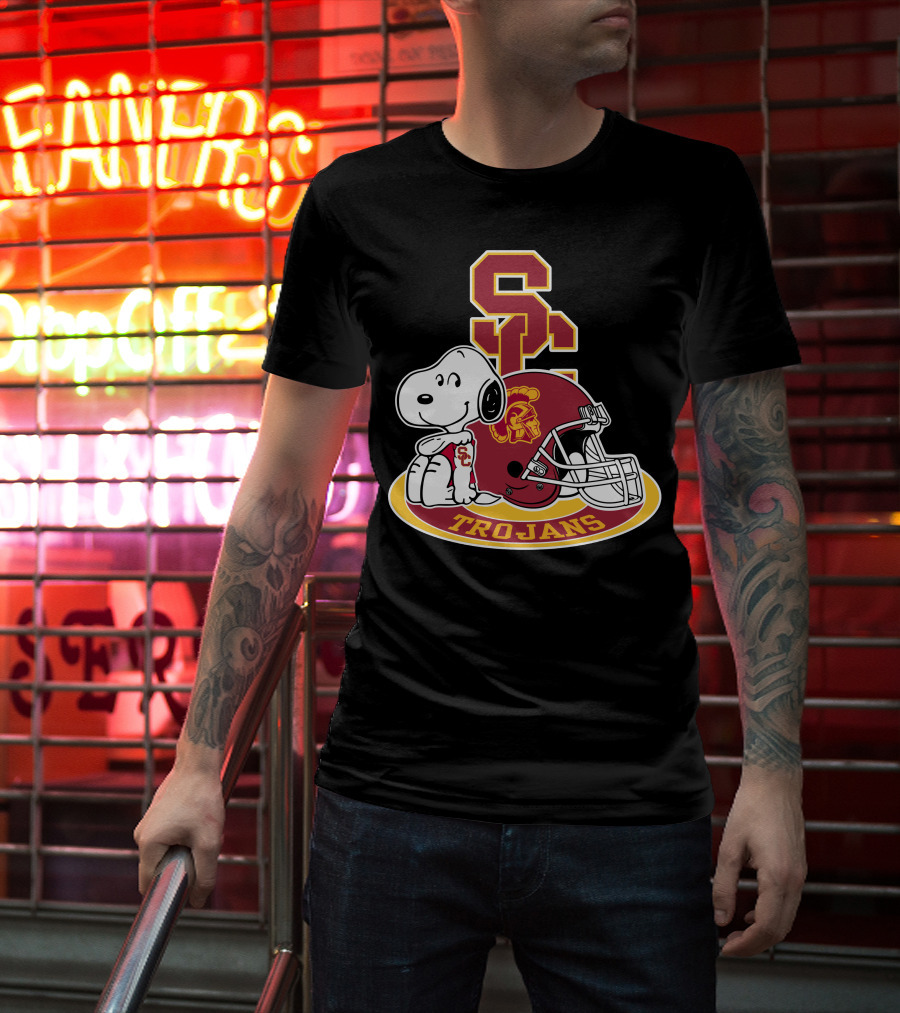 Usc Trojans Snoopy Football Helmet T-Shirt