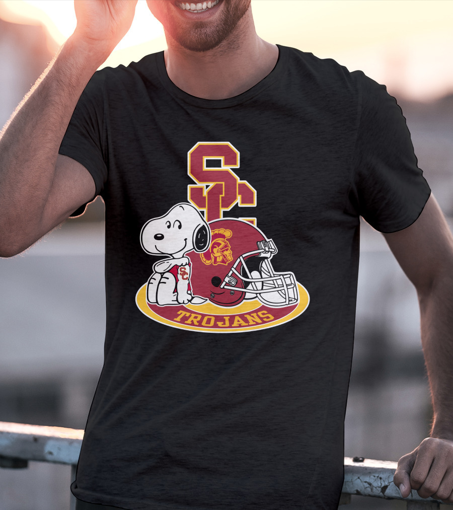 Usc Trojans Snoopy Football Helmet T-Shirt