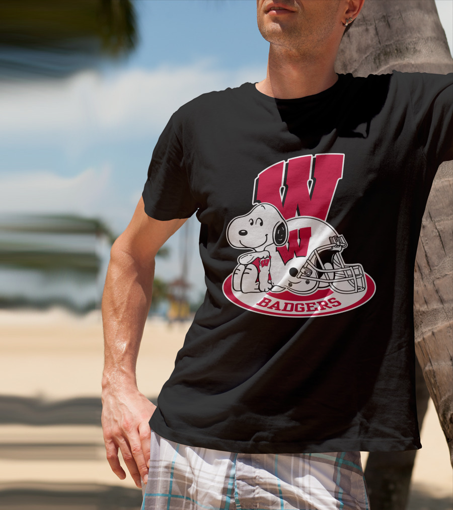 Wisconsin Badgers Snoopy Football Helmet T-Shirt