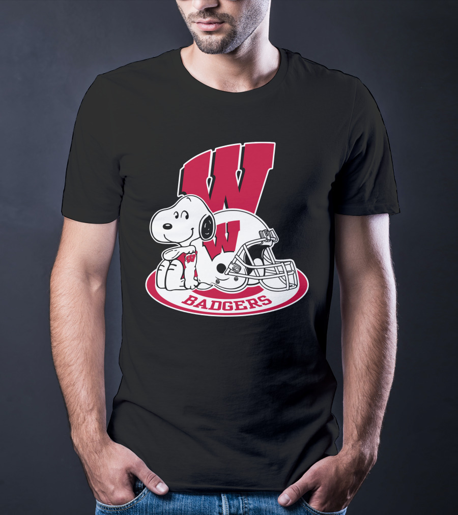 Wisconsin Badgers Snoopy Football Helmet T-Shirt